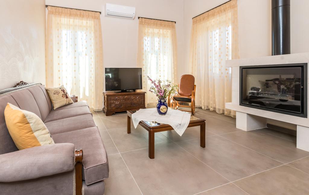 Villa Callisto- Elegant Restored Villa With Pool Yírion Exteriér fotografie