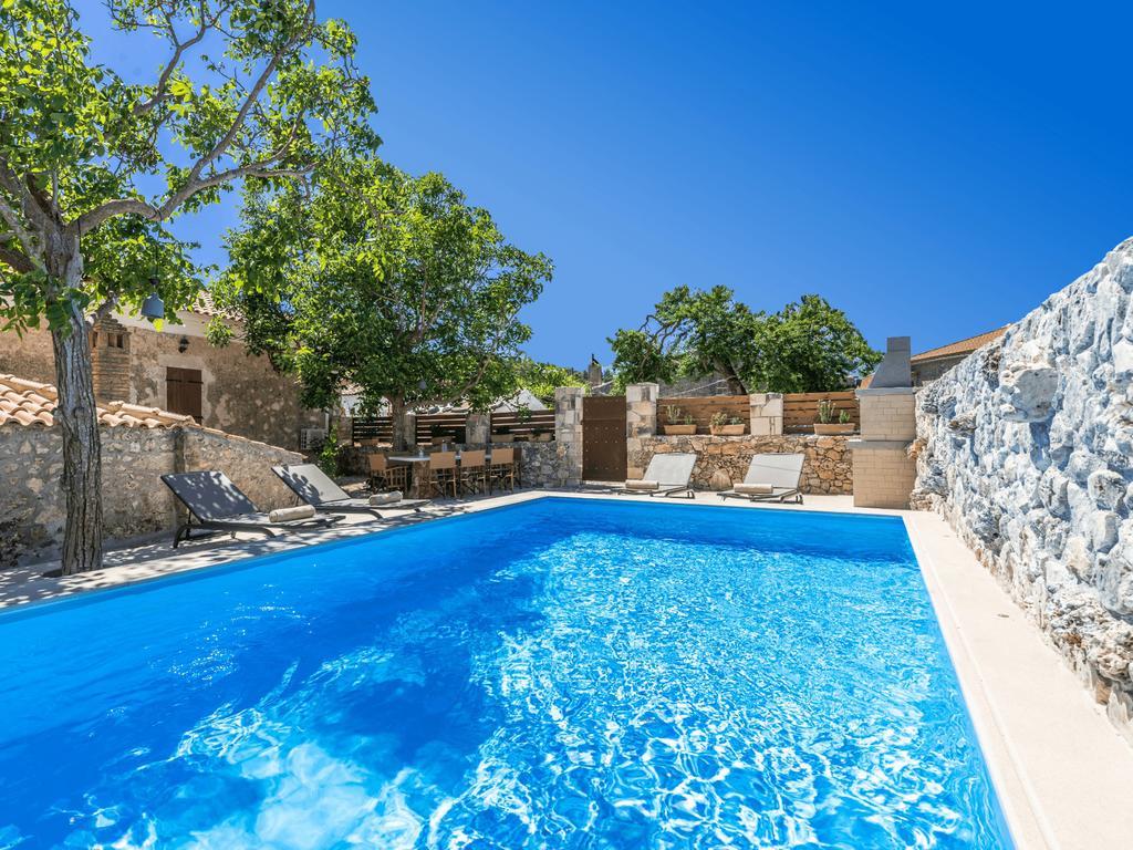 Villa Callisto- Elegant Restored Villa With Pool Yírion Exteriér fotografie
