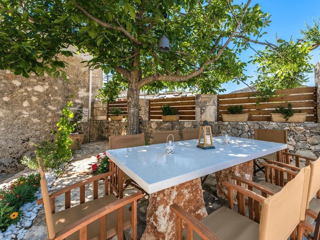 Villa Callisto- Elegant Restored Villa With Pool Yírion Exteriér fotografie