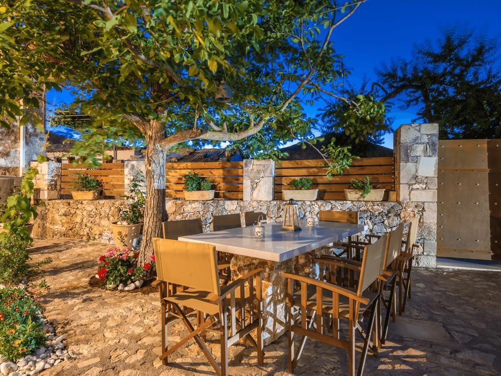Villa Callisto- Elegant Restored Villa With Pool Yírion Exteriér fotografie